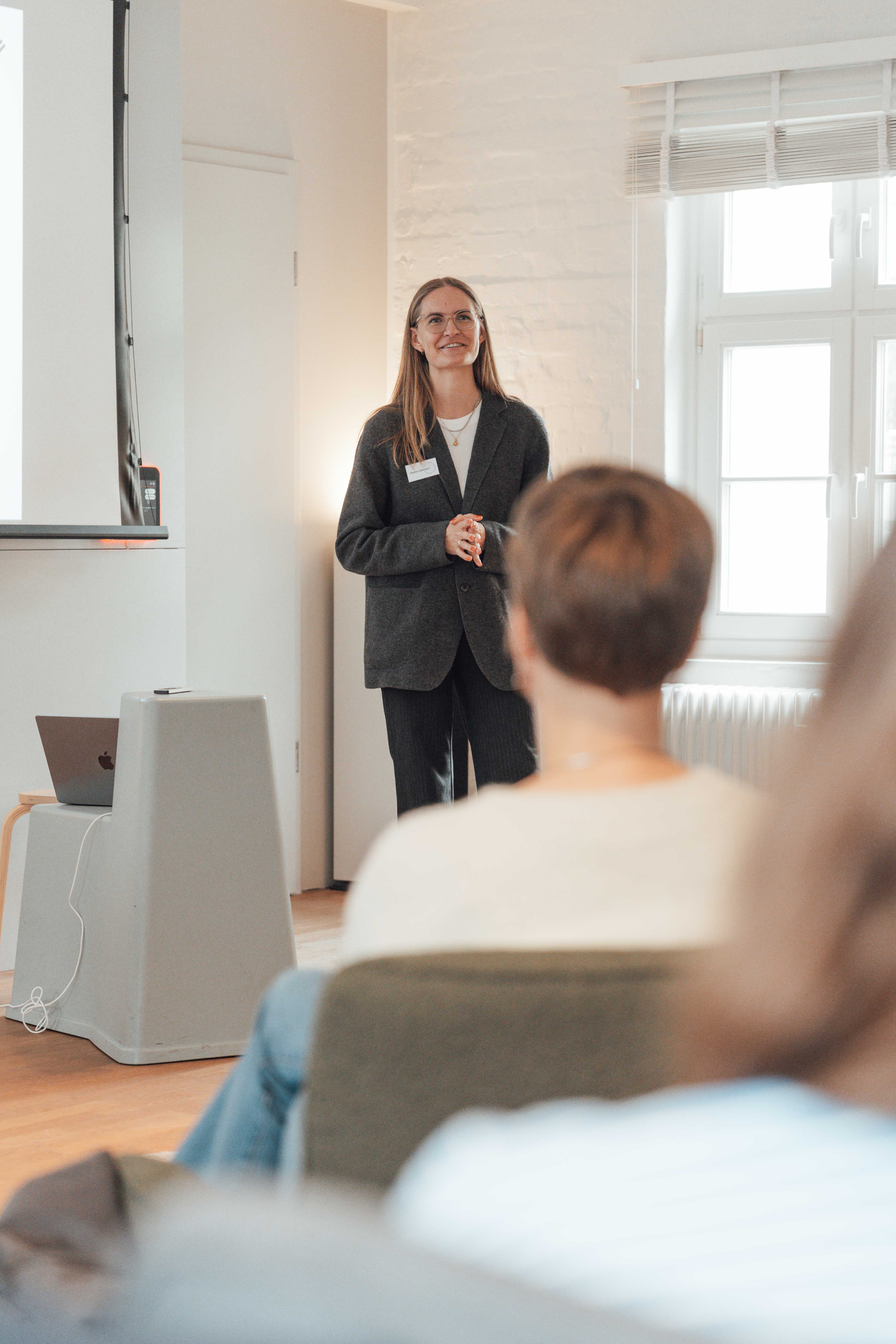 Academy Session mit Vortragssituation im Workshop-Setting.